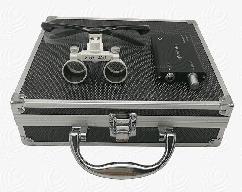 2.5X Dental Chirurgisch Lupenbrille + 3W LED Scheinwerferlampe + Aluminium Box 2.5X Dental Chirurgisch Lupenbrille + 3W LED Scheinwerferlampe + Aluminium Box