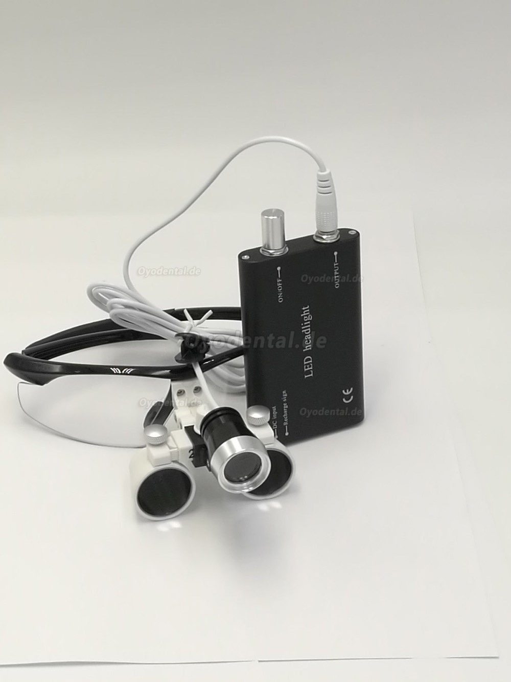 2.5X Dental Chirurgisch Lupenbrille + 3W LED Scheinwerferlampe + Aluminium Box 2.5X Dental Chirurgisch Lupenbrille + 3W LED Scheinwerferlampe + Aluminium Box